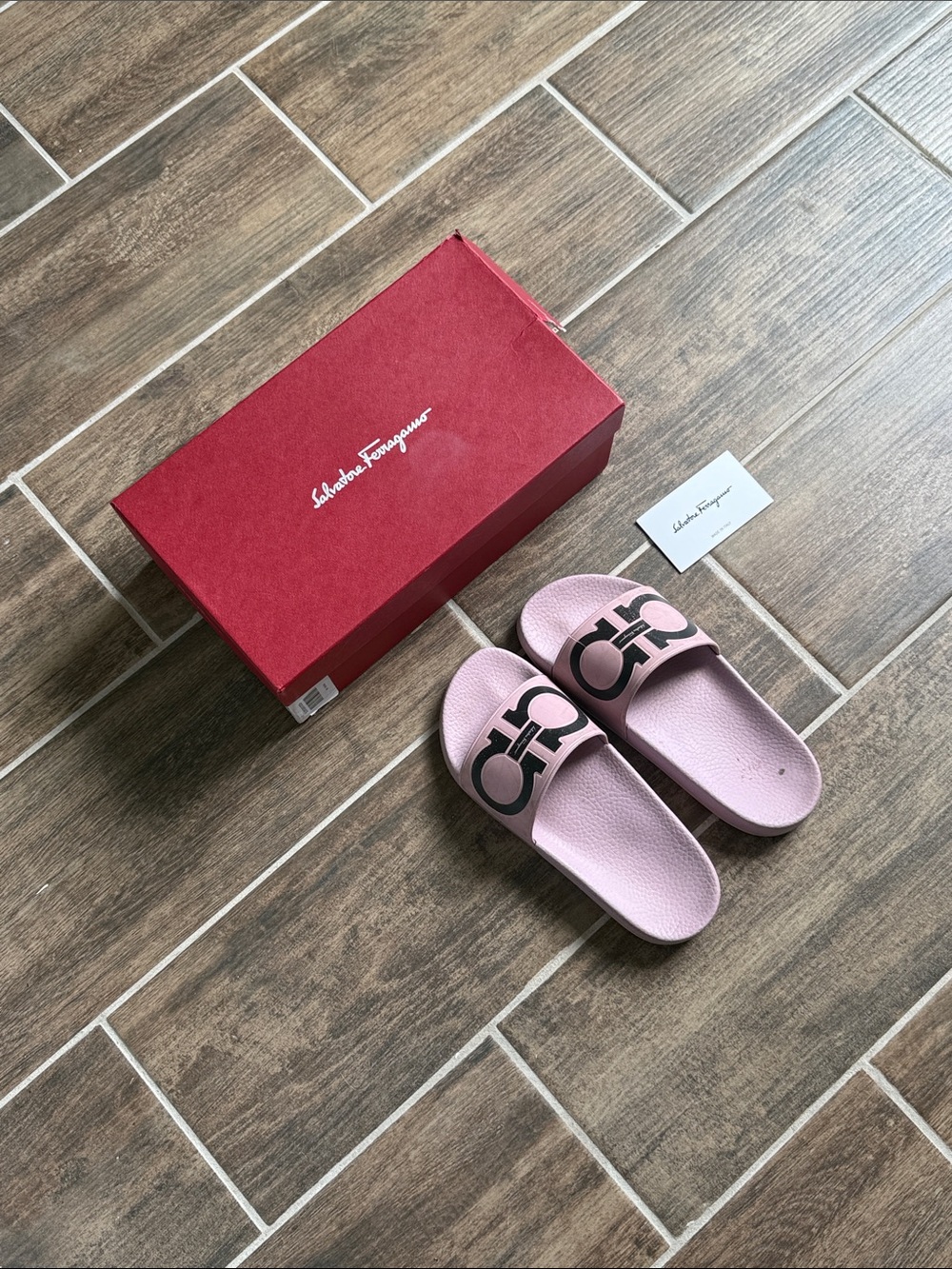 Salvatore Ferragamo Pink Pool Slide Sandals with Black Logo Strap - Picture 2 of 4